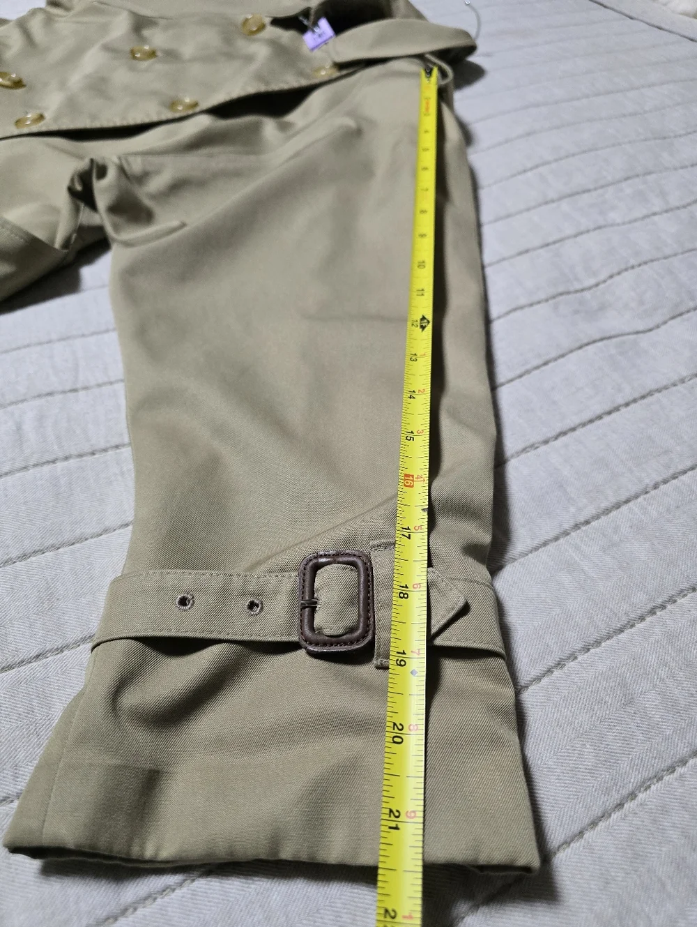 Vintage Burberry Beige Double-Breasted Trench Coat with Belt - Picture 9 of 10